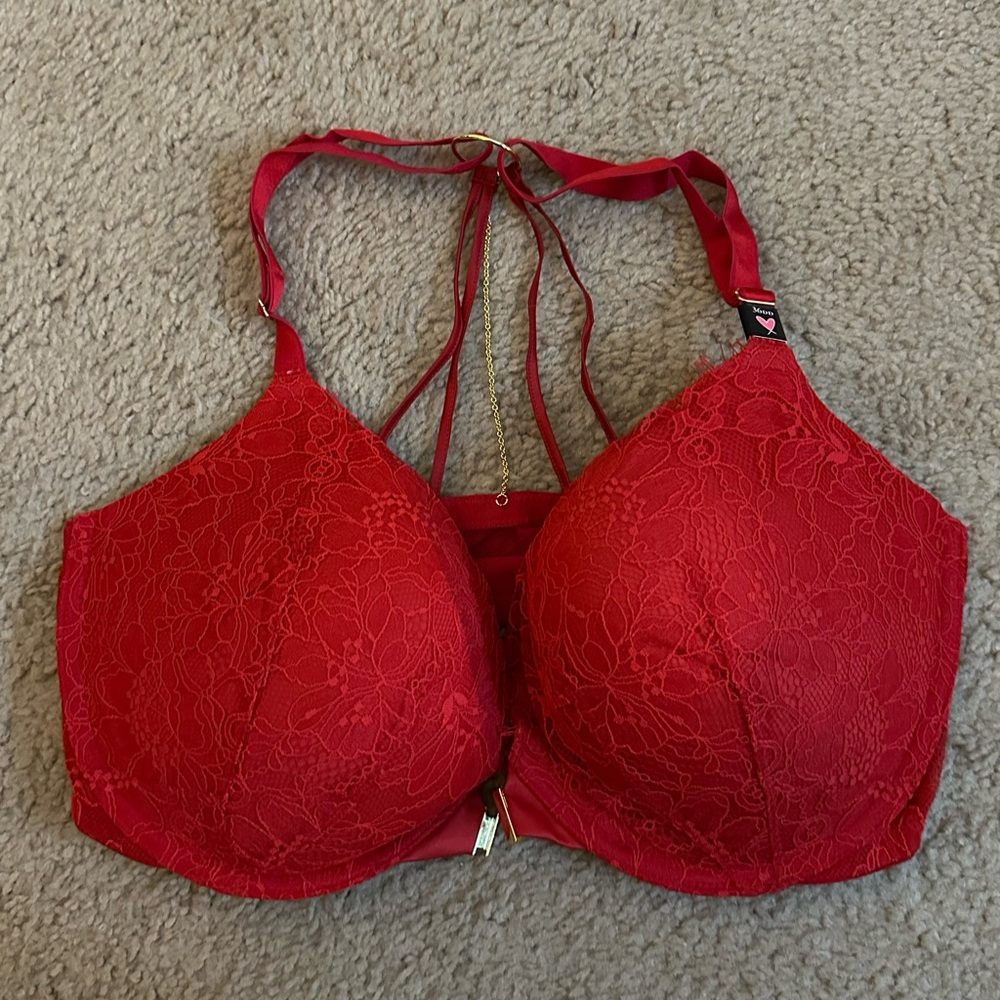 **Brand New Victoria’s Secret Push Up Bra with Gold Chain**